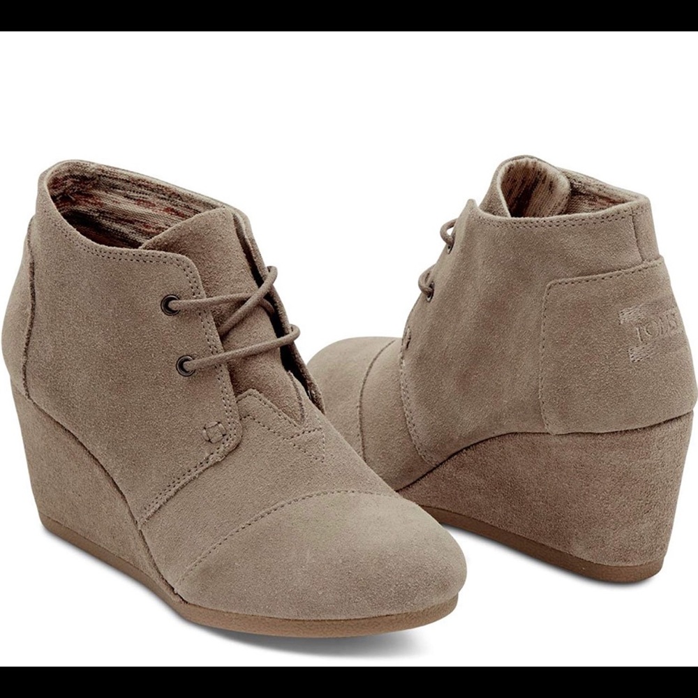 NEW IN BOX Toms Desert Wedge